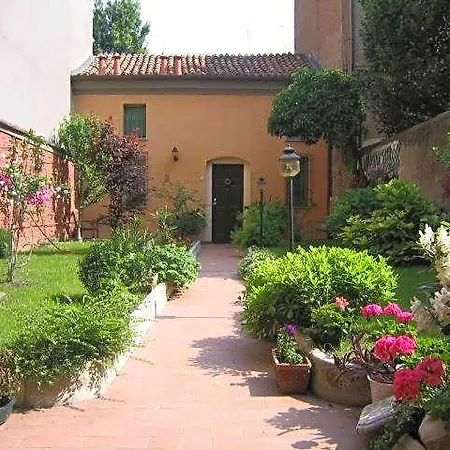 Bed & Breakfast Il Giardino Fiorito 3*